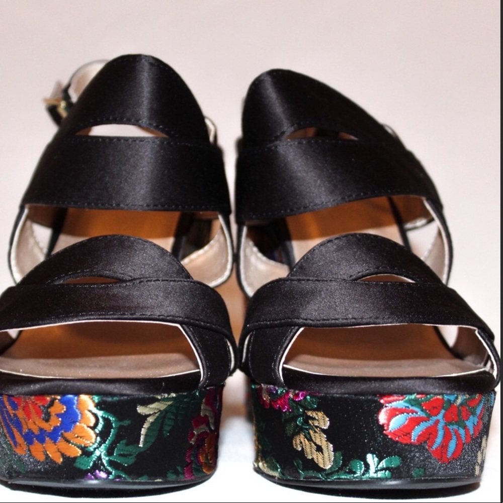 Qupid Open Matte Floral Wedge Block Heel, adjusts - Picture 5 of 8
